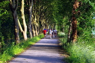 Magnifique chemin le long du canal